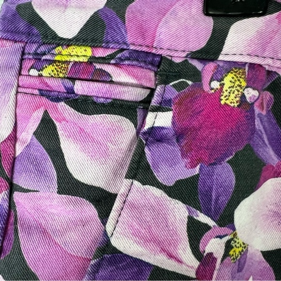 Land’s End Shorts Size 10 5” Not Too Low Rise Purple Floral Chino Pockets - Picture 4 of 8